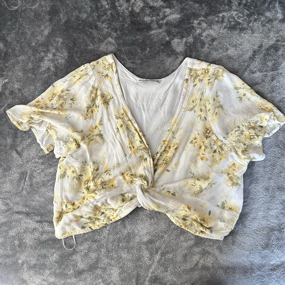 Abercrombie & Fitch - twist front crop top